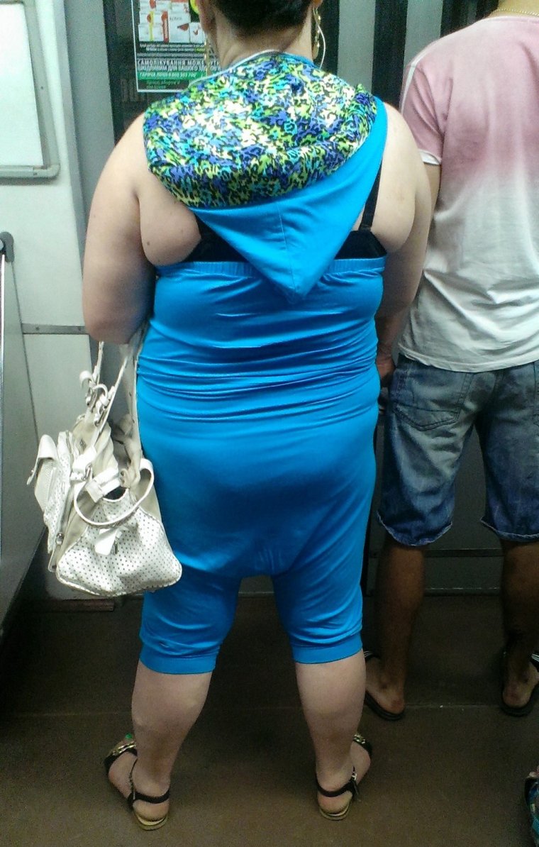 Смешно одетые люди