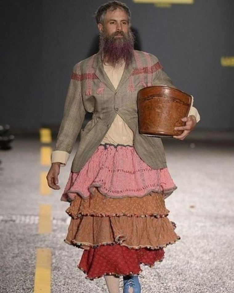 Шура певец нелепые Наряды