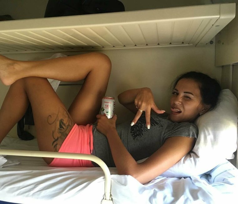 Девушка в поезде