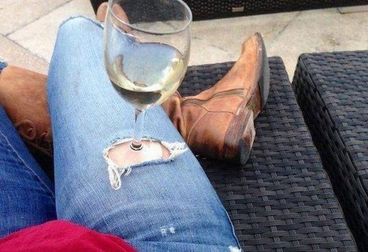 Рваные джинсы юмор