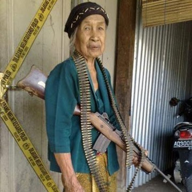 Бабушка охранник