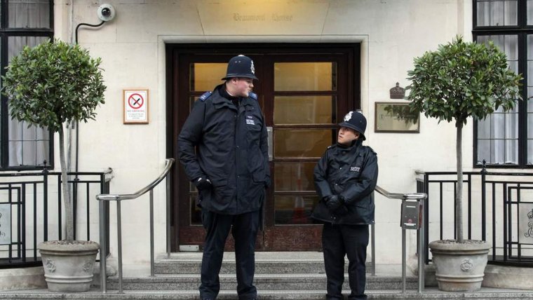 Охранник и полицейский