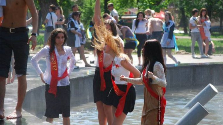 Пьяные выпускницы