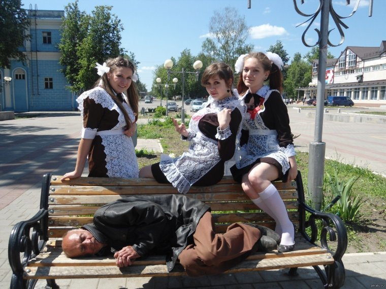Смешные выпускницы