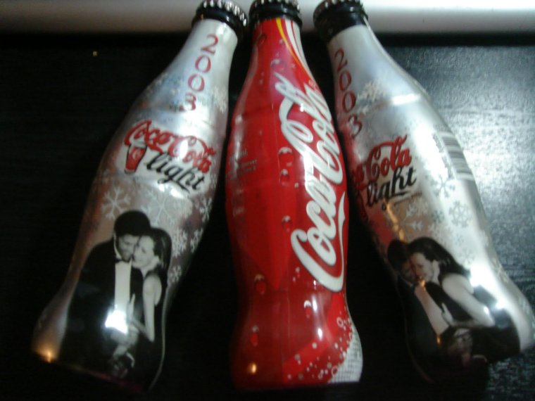 Кока кола большая в руке