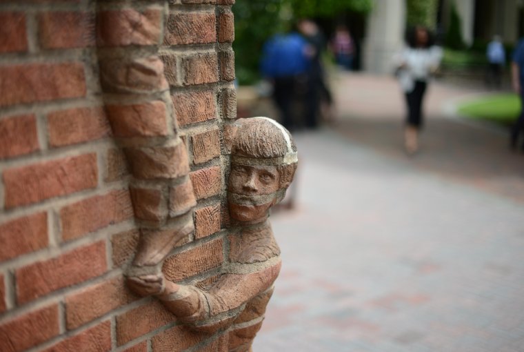 Скульптура из кирпича