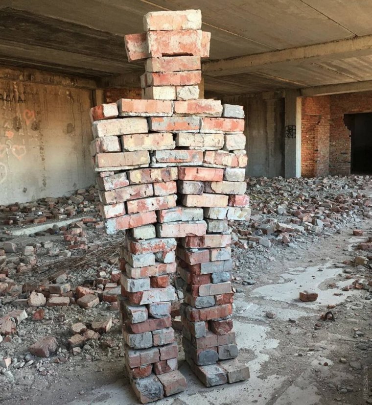 Кирпич прикол