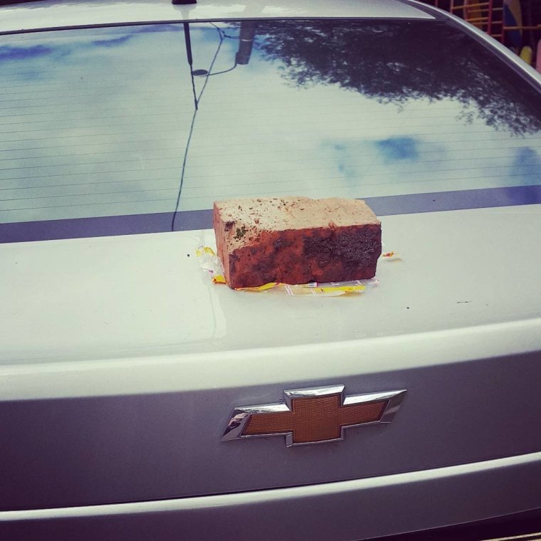 Кирпич юмор