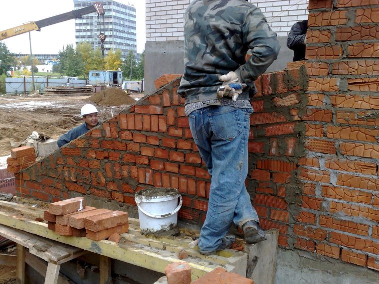 Кладка кирпича смешное