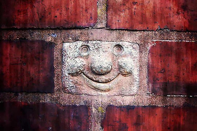 Смешной кирпич