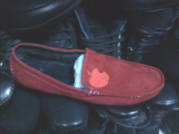 Красные мокасины эпл
