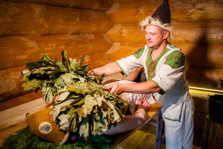 Парильщик с веником