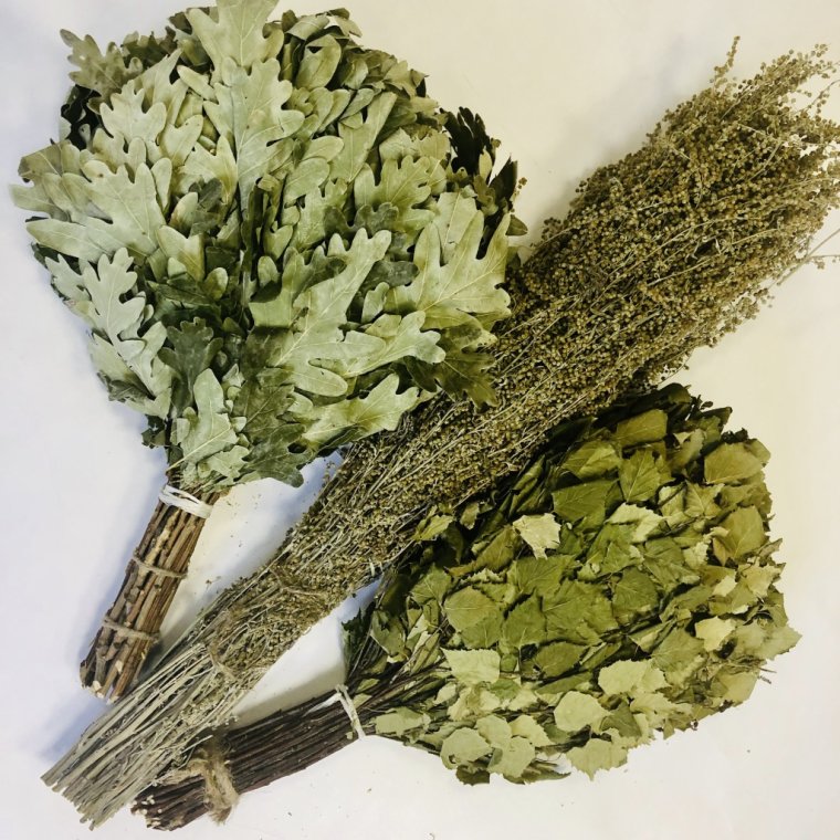 Дубовыми, березовыми пихтовыми вениками