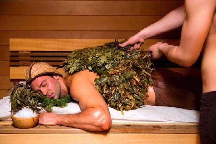 Русская баня с веником