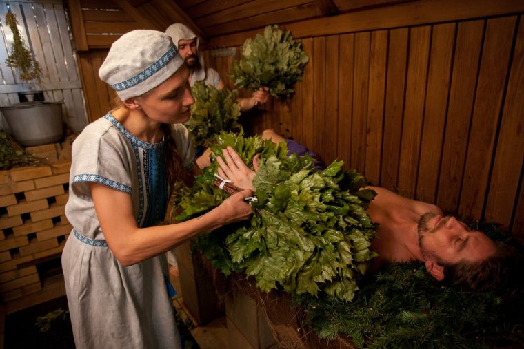 Русская баня с веником