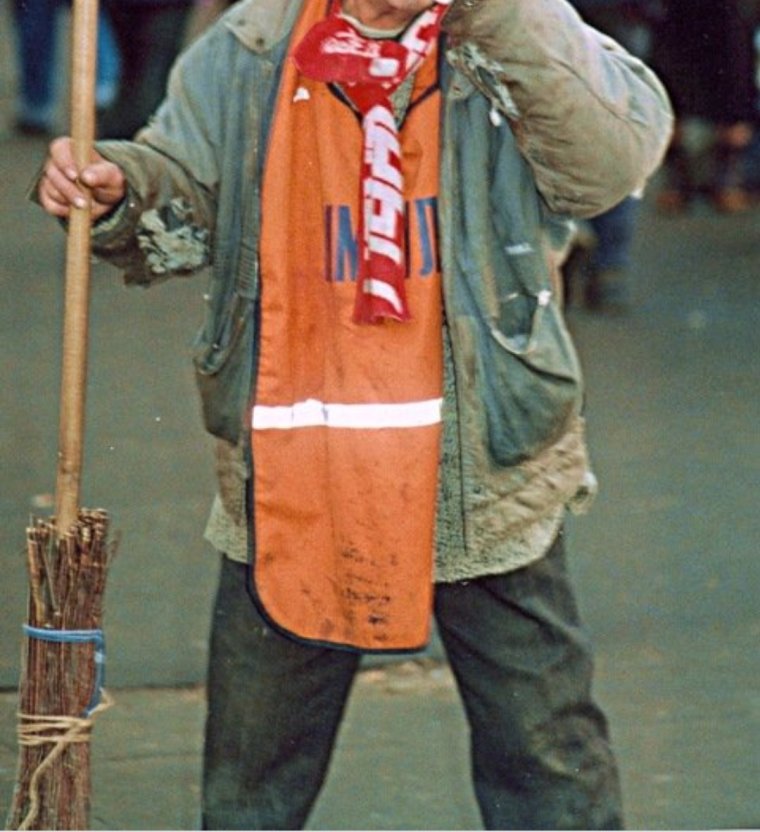 Бомж на метле