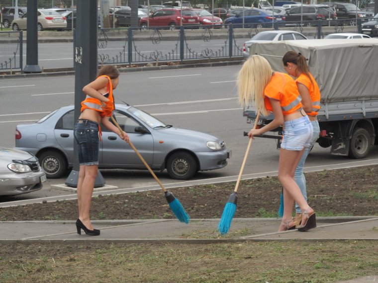 Девушки дорожники