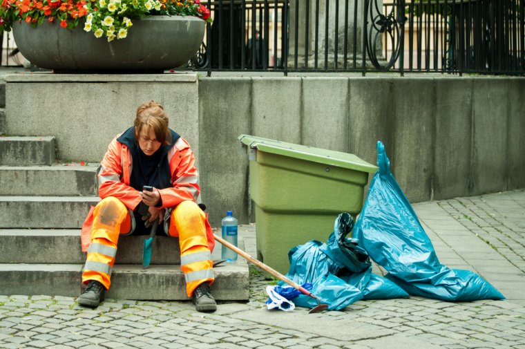 Женщина дворник