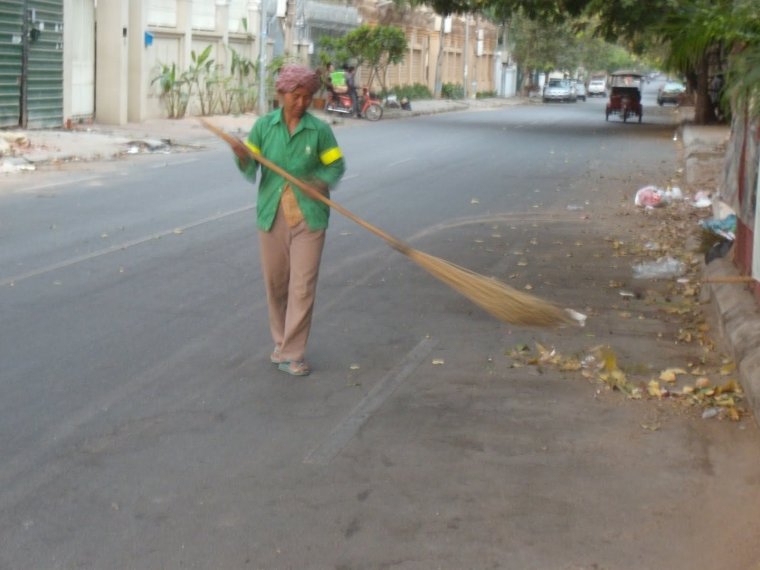 Узбекистан девушка дворник