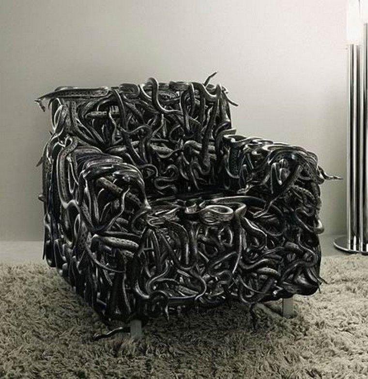 Страшный диван