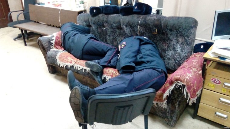 Дебильный диван