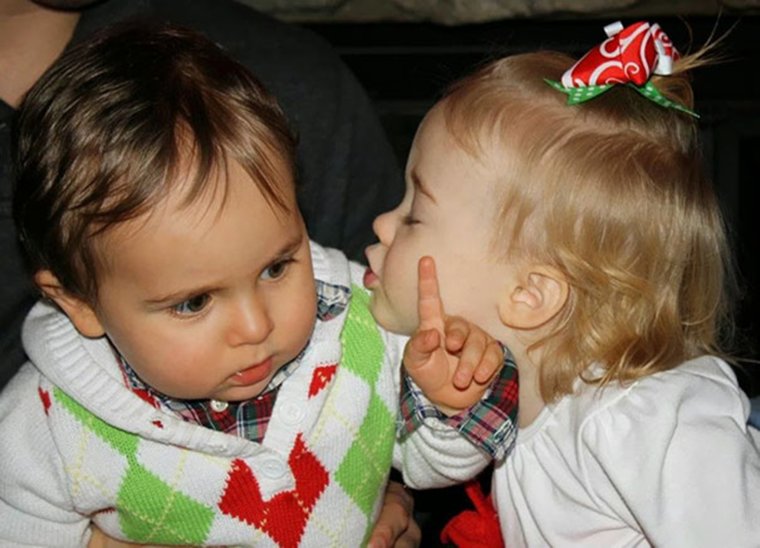 Поцелуй детский смешной