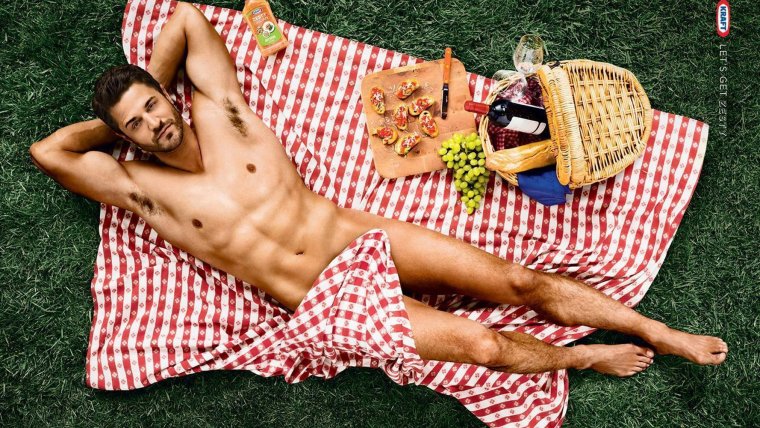 Мужчина на пикнике