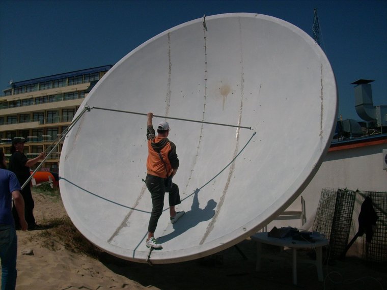 Большие спутниковые тарелки