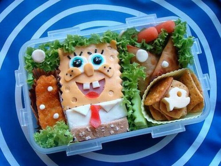 Мальчик с бутербродом