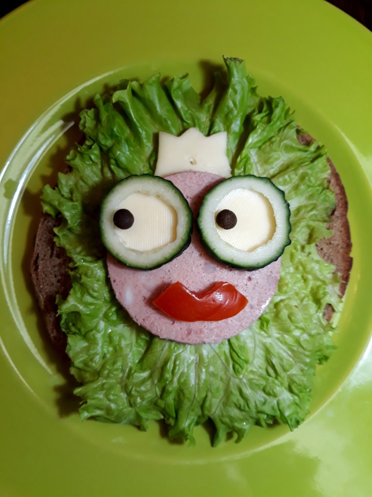 Салаты к празднику с приколом.и бутерброды.