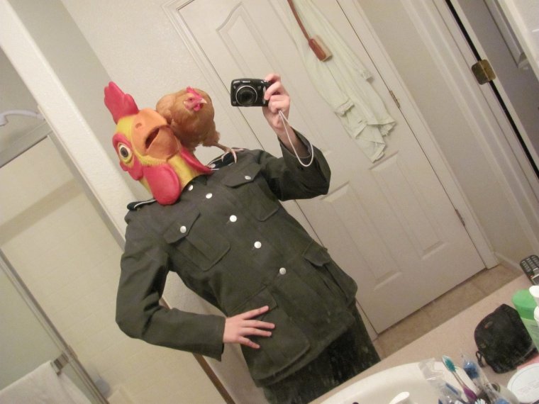 Петух в военной форме