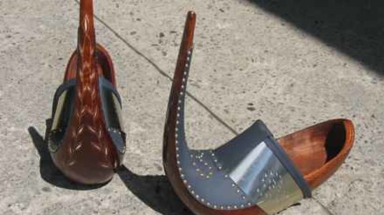 Ботинки с длинным носом