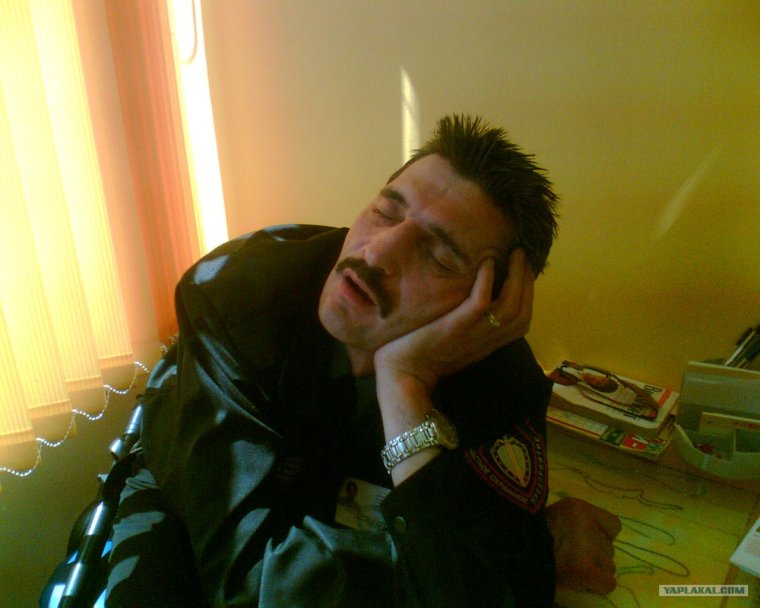 Спящий охранник на посту