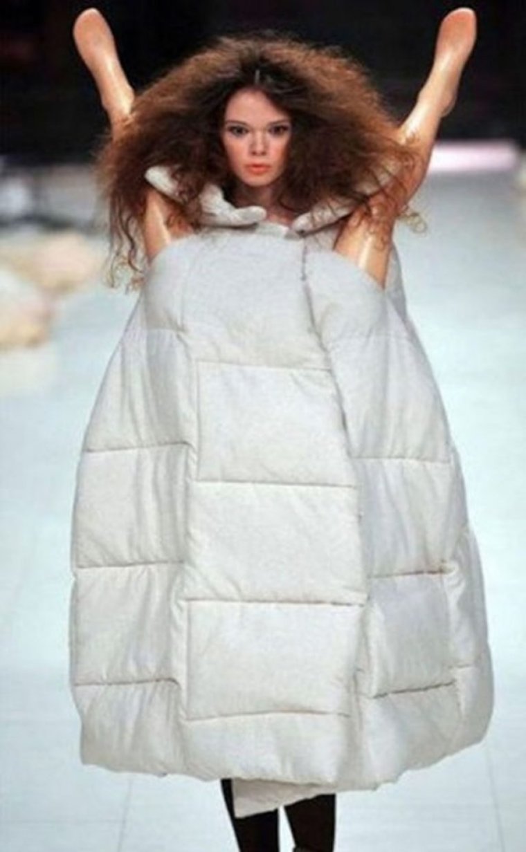 Баленсиага пуховик Мем