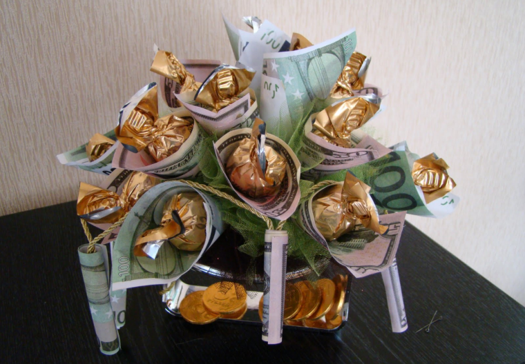 Букет из денег и конфет