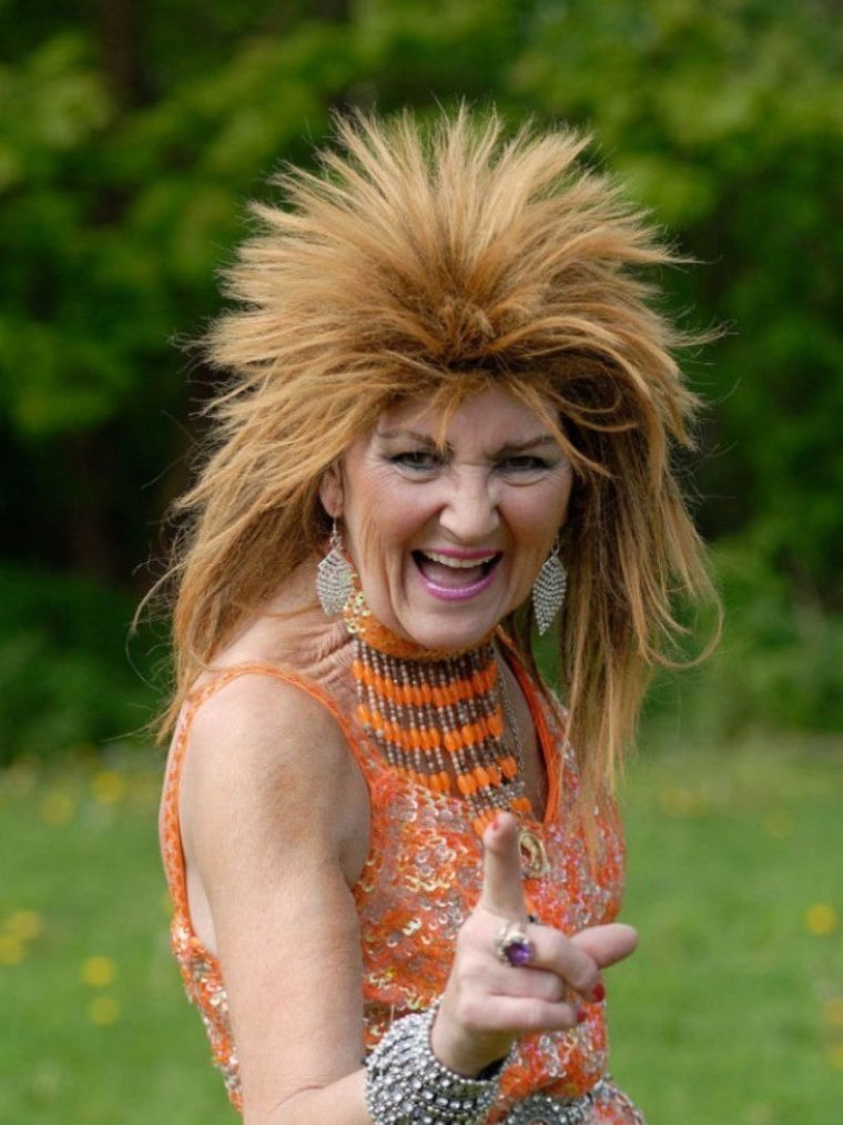 Накрашенная бабушка