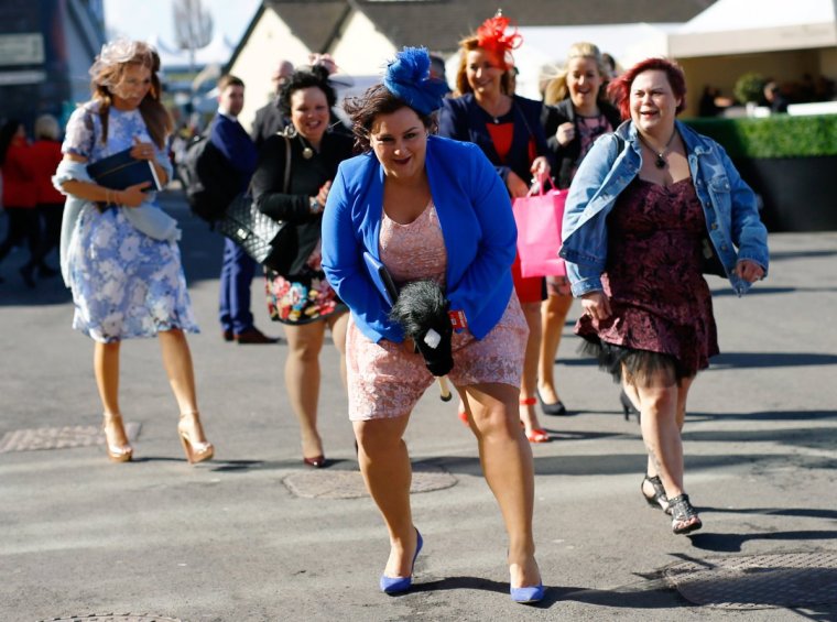 Толстые женщины в шортах