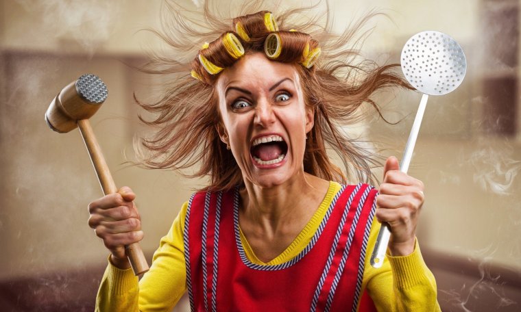 Старая накрашенная бабка