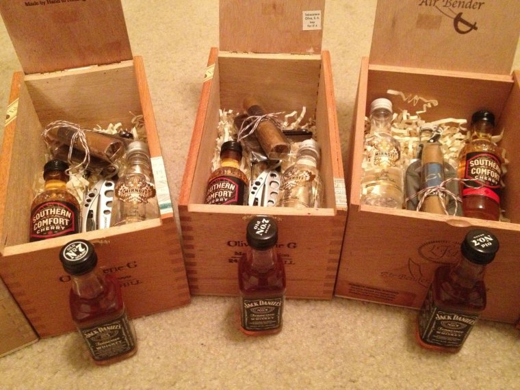 Набор коньяка в маленьких бутылочках