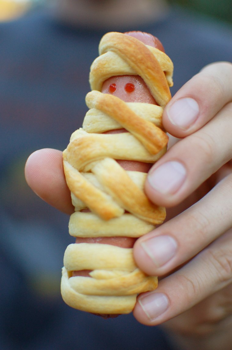 Веселая сосиска в тесте