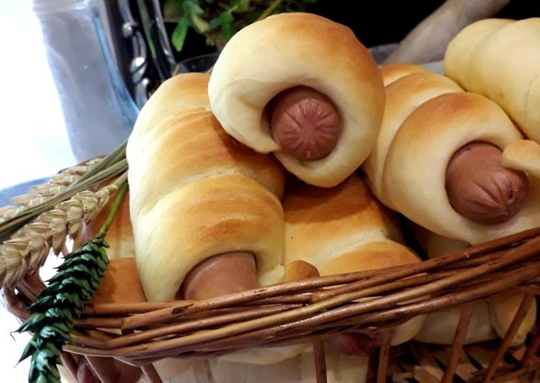 Пирог сосиска в тесте