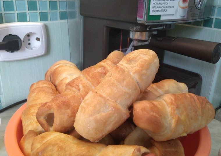 Сгоревшие сосиски в тесте