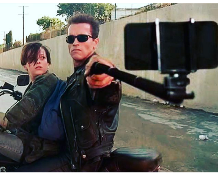 Терминатор и Джон Коннор на мотоцикле