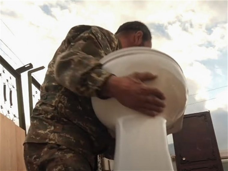 Азербайджанец с арбузами