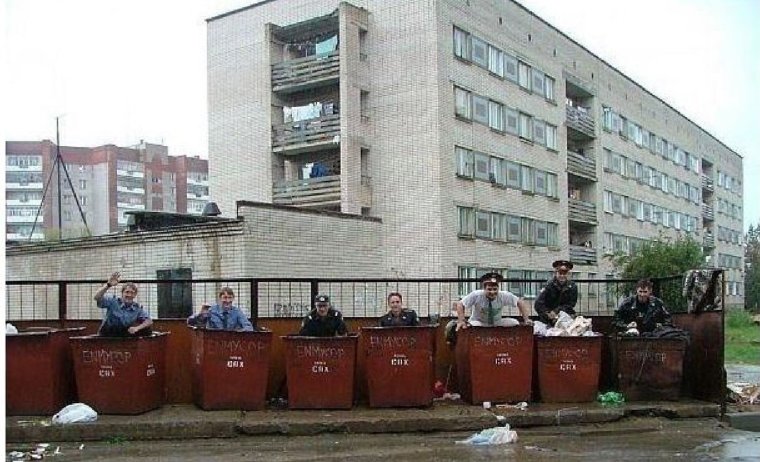 Мусорка полицейский