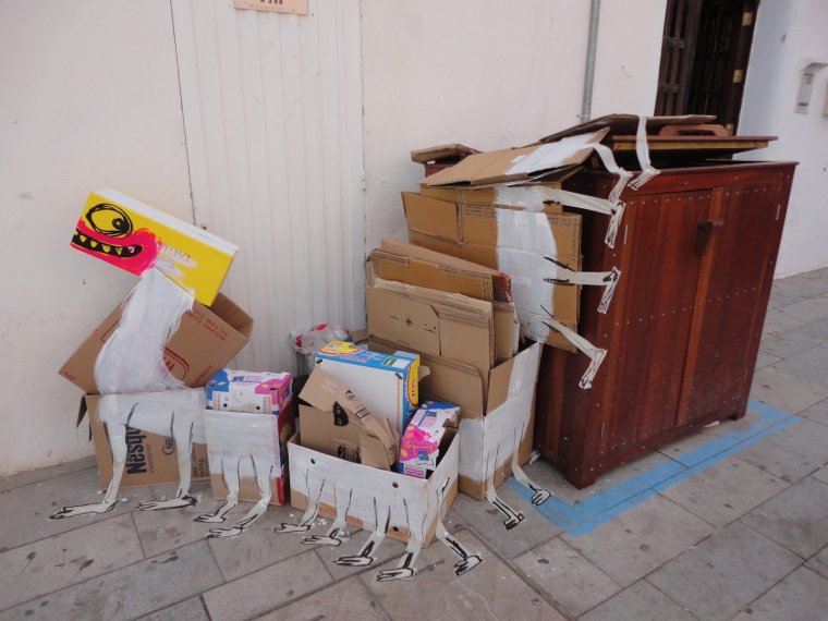 Мусорные баки на улице