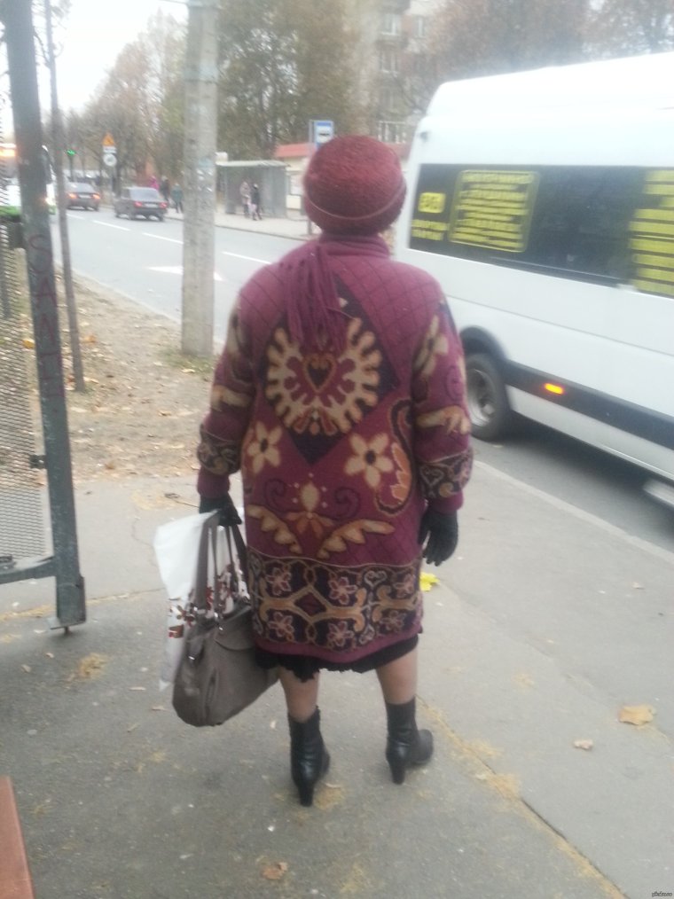 Платье из ковра