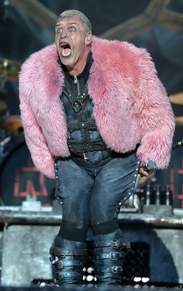 Till Lindemann в розовой шубе