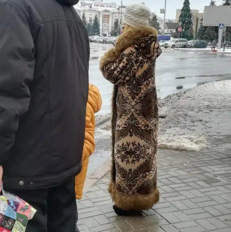 Платье из ковра