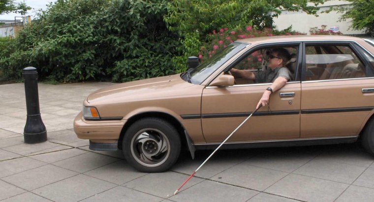 Слепой за рулем